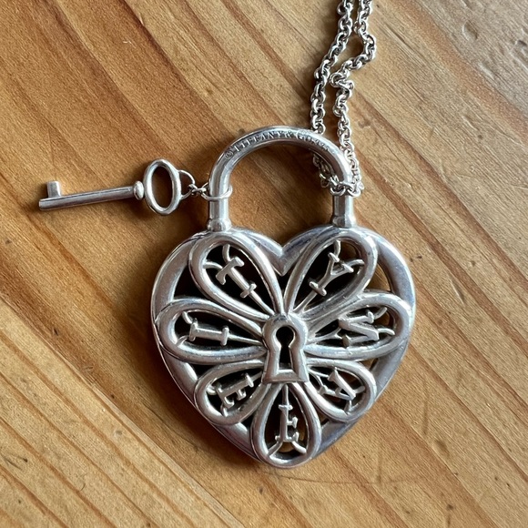 Tiffany & Co. lock and key pendant - Picture 3 of 6